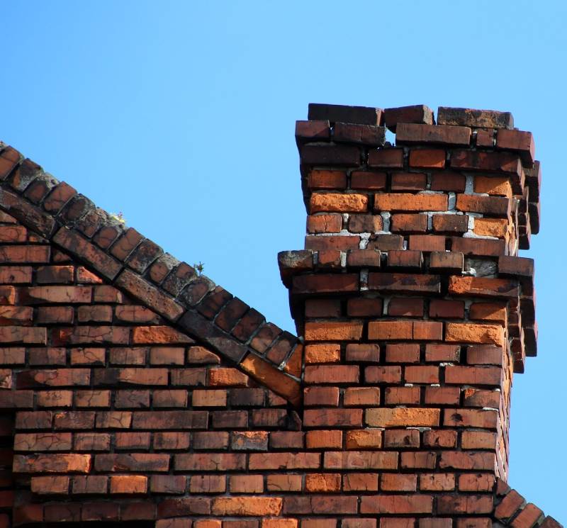 Signs Your Marblehead Home Needs a Chimney Inspection Damaged chimney on an Marblehead home showing cracks and missing mortar